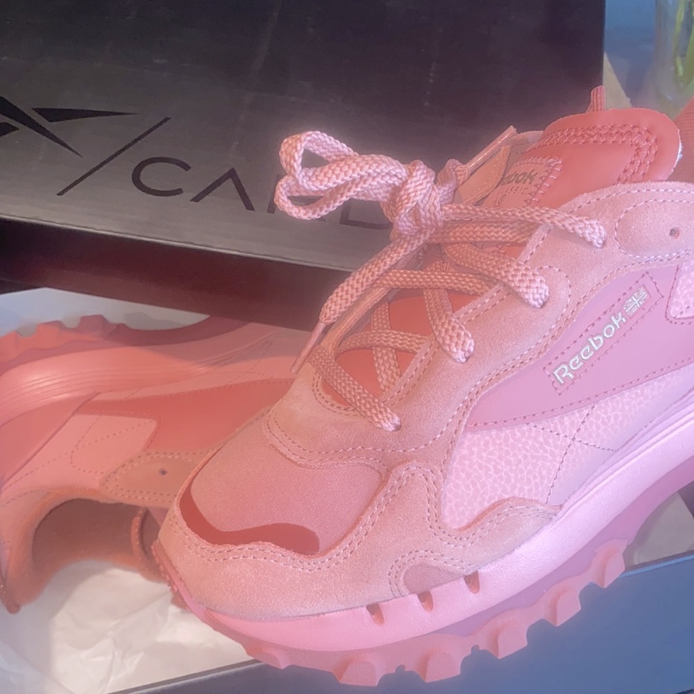 Shoes - Picture 5 of 5